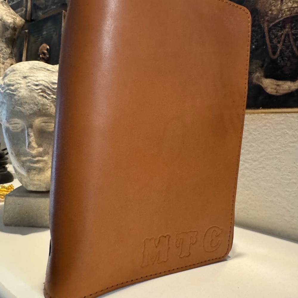 King Ranch Leather 3-Ring Binder –‎ Preowned, Monogrammed with Initials - Picture 3 of 4